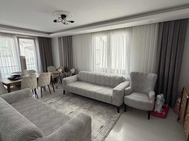 REMAX ANA CADDEYE ÇOK YAKIN İSKANLI FERAH 2+1 DAİRE