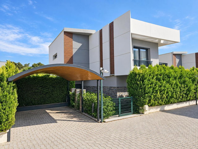 OASİS VİLLALARINDA 520M² ARSA İÇİNDE HAVUZLU 4+1 LÜKS MÜSTAKİL VİLLA