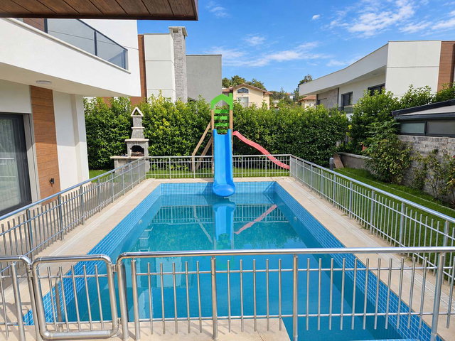 OASİS VİLLALARINDA 520M² ARSA İÇİNDE HAVUZLU 4+1 LÜKS MÜSTAKİL VİLLA