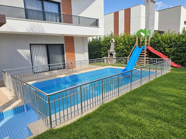 OASİS VİLLALARINDA 520M² ARSA İÇİNDE HAVUZLU 4+1 LÜKS MÜSTAKİL VİLLA