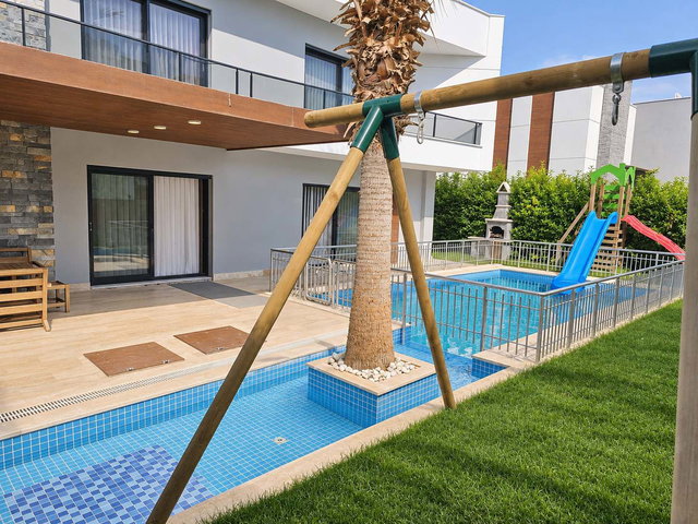 OASİS VİLLALARINDA 520M² ARSA İÇİNDE HAVUZLU 4+1 LÜKS MÜSTAKİL VİLLA