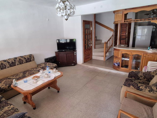 KUŞADASI SOĞUCAK’TA  DENIZE 200 METRE SEDİR SİTESİ’NDE 3+1  SATILIK VİLLA