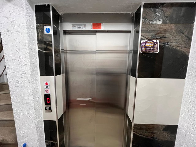 YENIBOSNADA YENI BINADA EBEVEYN BANYOLU 3+1 SATILIK DAIRE