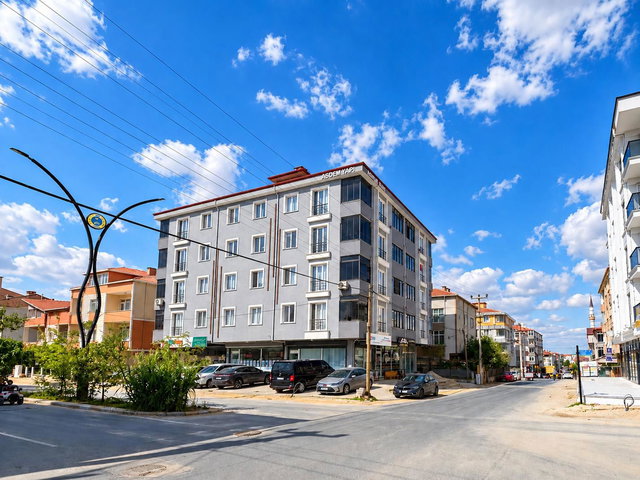 RE/MAX LAND’DEN KAPAKLI BAHÇELİEVLER MH.BOYALI, BAKIMLI ARAKAT 2+1 KİRALIK 100 M²