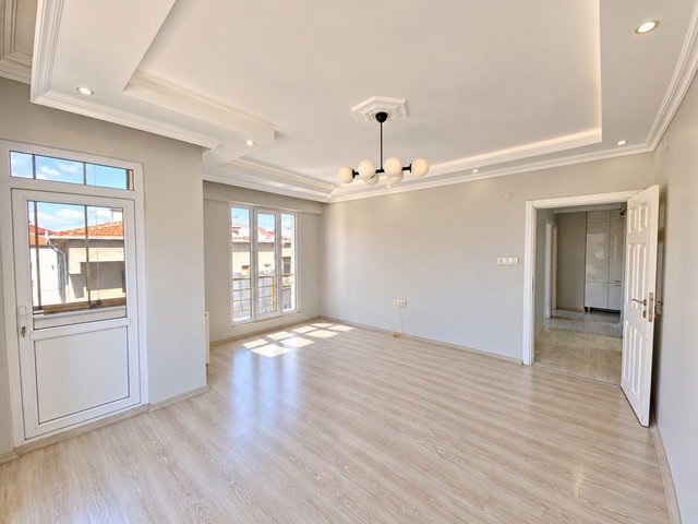 RE/MAX LAND’DEN KAPAKLI BAHÇELİEVLER MH.BOYALI, BAKIMLI ARAKAT 2+1 KİRALIK 100 M²
