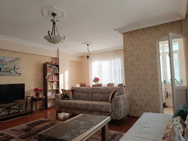 AVCILAR’DA 3+1 | 135 M² NET | BALKONLU | DOĞALGAZ KOMBİLİ | EŞYASIZ KİRALIK DAİRE