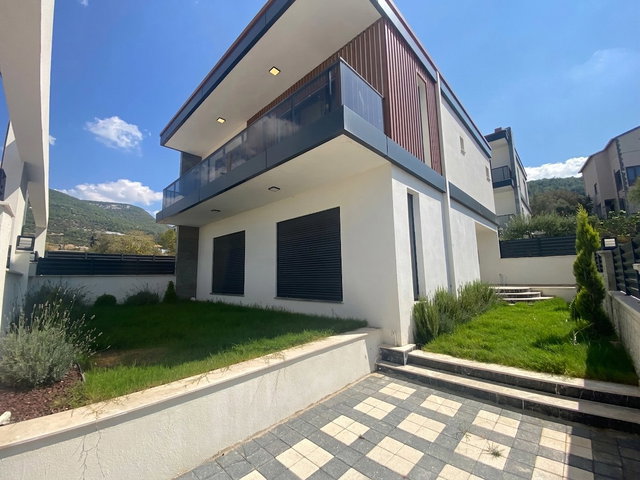 BUCA KAYNAKLAR SATILIK YENI MÜSTAKIL VILLA