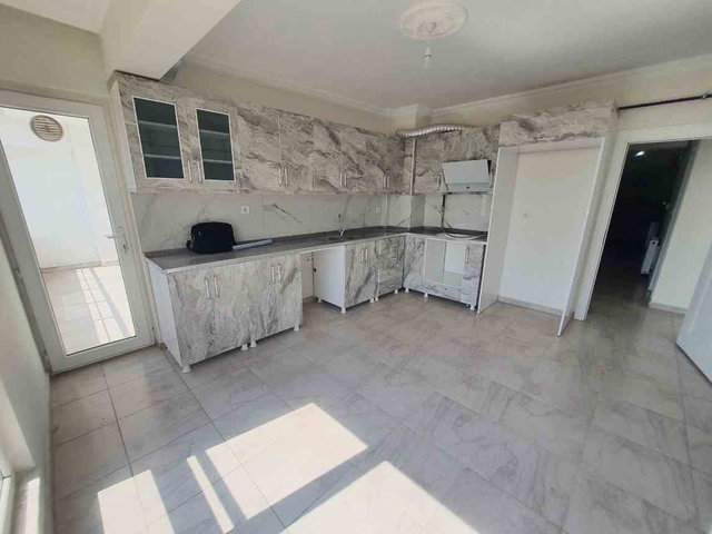 REMAX DOĞU'DAN VALİLİK KARŞISINDA KİRALIK 3+1 ARA KAT DAİRE