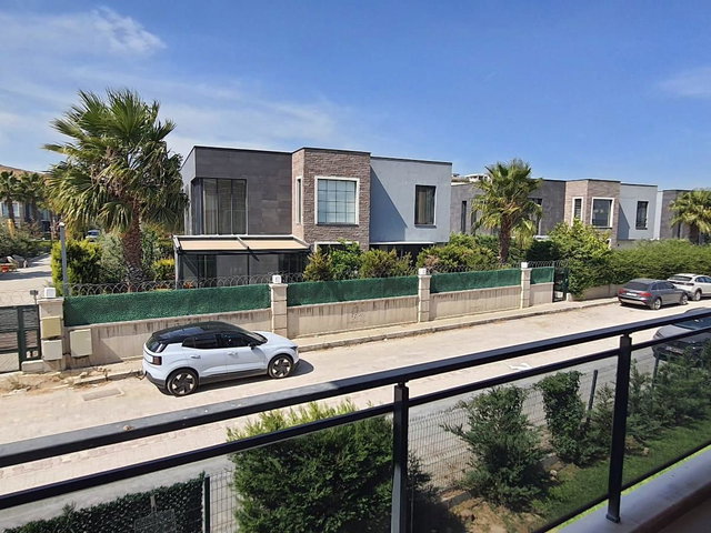 MENEMEN VİLLAKENT’TE KEYİFLİ YAŞAM EVLERİ’NDE EŞYALI 1+1 | BALKONLU 55M2