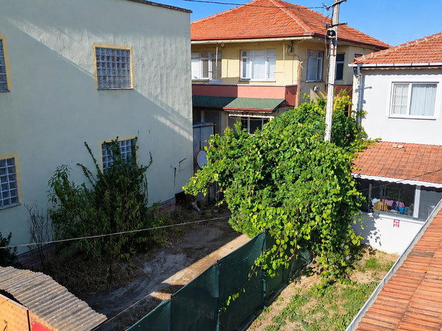 REMAX MAVI RIDVAN GEDİKTEN YENİ CAMİ DE SATILIK BAHÇE IÇERISINDE  2 KATLI MÜSTAKİL EV