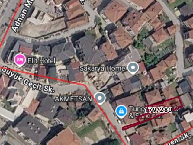 REMAX MAVI RIDVAN GEDİKTEN YENİ CAMİ DE SATILIK BAHÇE IÇERISINDE  2 KATLI MÜSTAKİL EV