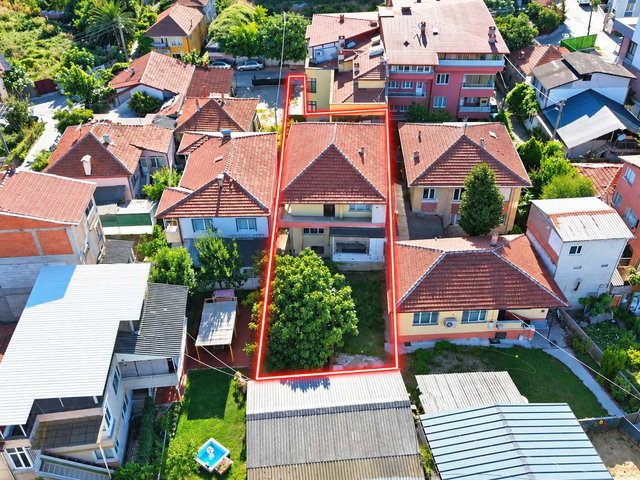 REMAX MAVI RIDVAN GEDİKTEN YENİ CAMİ DE SATILIK BAHÇE IÇERISINDE  2 KATLI MÜSTAKİL EV