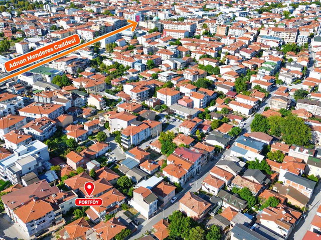 REMAX MAVI RIDVAN GEDİKTEN YENİ CAMİ DE SATILIK BAHÇE IÇERISINDE  2 KATLI MÜSTAKİL EV