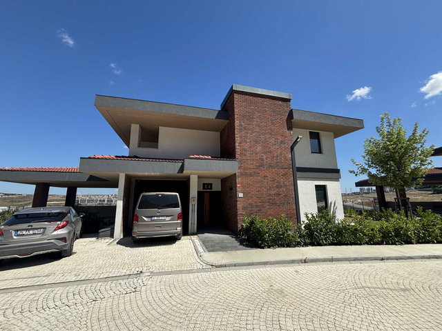 BAHÇEŞEHİR VADİ EVLERİ 1. ETAP'TA SATILIK MÜSTAKİL 6+2 VİLLA