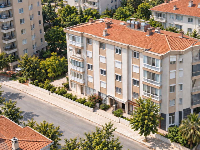 METROYA OTOBÜSE 100 METRE MESAFEDE GENİŞ AYDINLIK 3+1 DAİRE