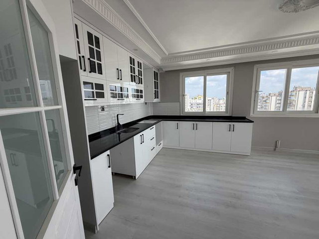 RE/MAX OVA’DAN | YURT MAHALLESİ’NDE SEYHAN GÖL MANZARALI SATILIK 4+1 DAİRE