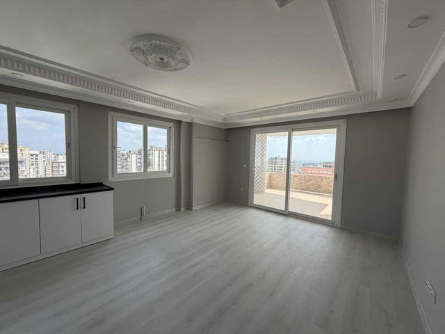 RE/MAX OVA’DAN | YURT MAHALLESİ’NDE SEYHAN GÖL MANZARALI SATILIK 4+1 DAİRE