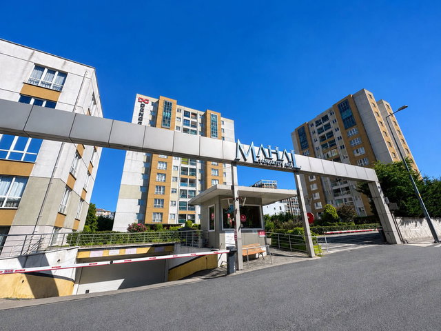 ÖZLEM KILIÇ REMAX - MAHAL ADA SANCAKTEPE ' DE BOYALI HAVUZ MANZ.