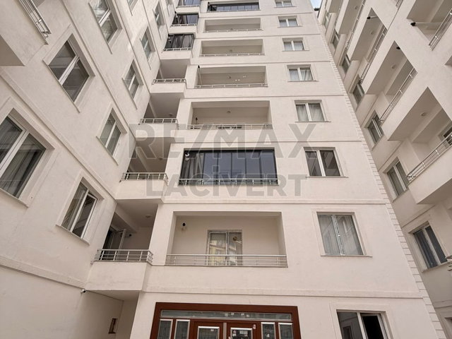 RE/MAX LACİVERT'TEN  YILDIZKENT'TE SATILIK 1+1 DAİRE