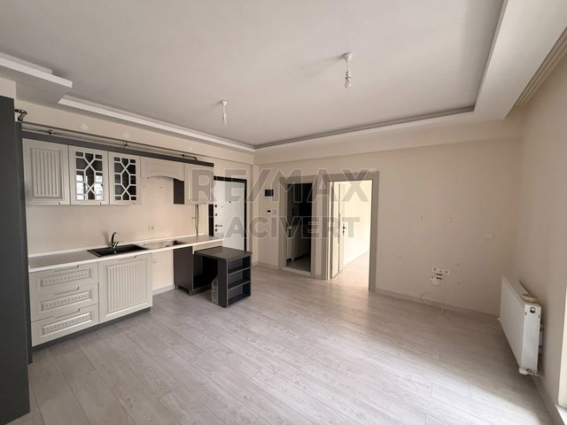 RE/MAX LACİVERT'TEN  YILDIZKENT'TE SATILIK 1+1 DAİRE