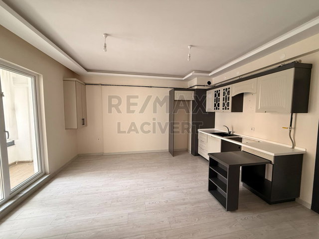 RE/MAX LACİVERT'TEN  YILDIZKENT'TE SATILIK 1+1 DAİRE