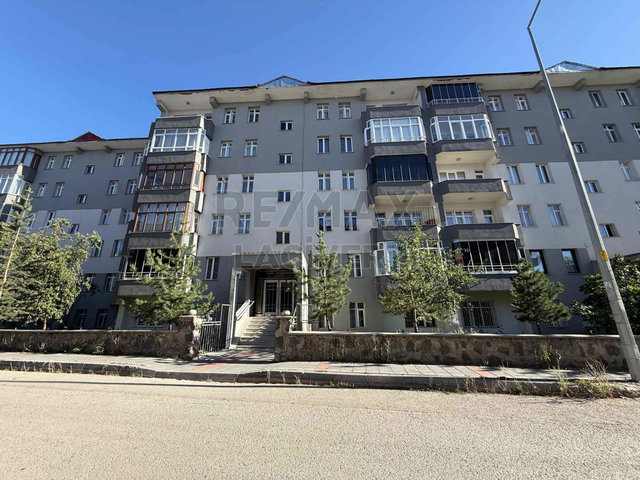 RE/MAX LACIVERT'TEN YILDIZKENT'TE SATILIK 3+1 DAIRE