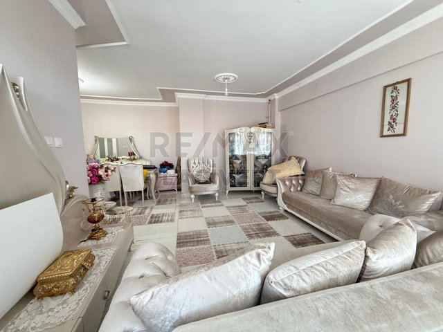 RE/MAX LACIVERT'TEN YILDIZKENT'TE SATILIK 3+1 DAIRE
