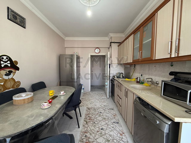 RE/MAX LACIVERT'TEN YILDIZKENT'TE SATILIK 3+1 DAIRE