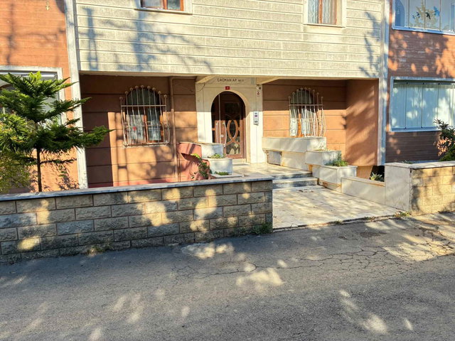 METRO YANI SEVGİ SİTESİ'NDE 160M² MANZARALI 3+1 DAİRE
