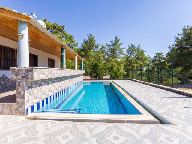 ANTALYA KONYAALTI DOYRAN’DA MÜSTAKİL MEYVE BAHÇELI HAVUZLU SATILIK