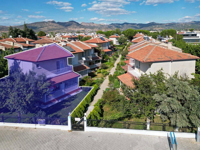 DİKİLİ SALİHLERALTI DENİZE YAKIN HAVUZLU SİTEDE VİLLA