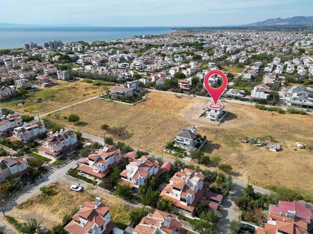 DİKİLİ CUMHURİYET MAHALLESİ’NDE DENİZE 2 DAKİKA MESAFEDE ŞIK TASARIMLI 3+1 İKİZ YAZLIK