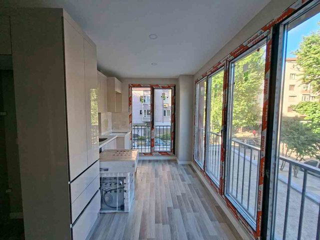 KADIKÖY MERDİVENKÖY DE CADDE ÜZERİNDE 2+1 SIFIR SATILIK DAİRE