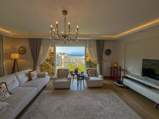 KUŞADASI İKİÇEŞMELİK MAH. ALATURKA ADA EVLERİ'NDE SATILIK 3+1 DAİRE