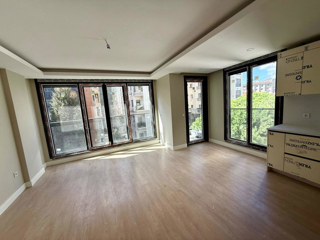 FENERYOLU ÖZGÜRLÜK PARKINA KOMŞU BALKONLU 2+1 SATILIK DAIRE