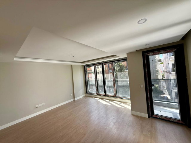 FENERYOLU ÖZGÜRLÜK PARKINA KOMŞU BALKONLU 2+1 SATILIK DAIRE