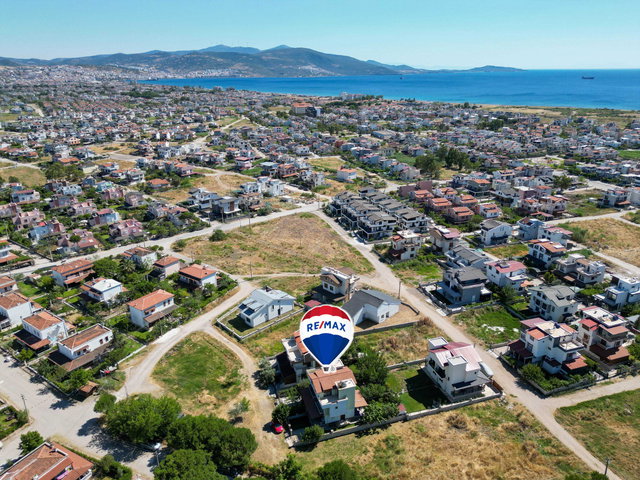 DİKİLİDE DENİZE YAKIN SATILIK 4+1 TRİPLEX VİLLA