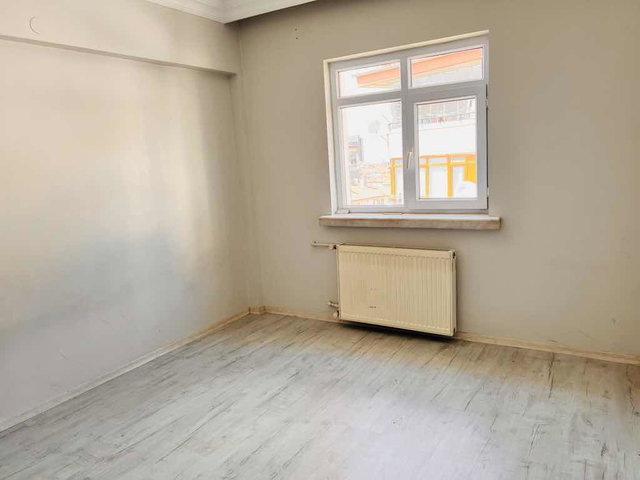 ÇANKAYA’DA 3+1 | 120 M² BRÜT | BALKONLU | DOĞALGAZ KOMBİLİ | ÜST KAT (3/3)