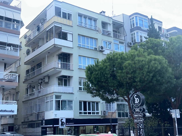 KARŞIYAKA ATATÜRK BULVARI ÜZERINDE, ÇIFT CEPHE, SATLIK BOŞ 3+1