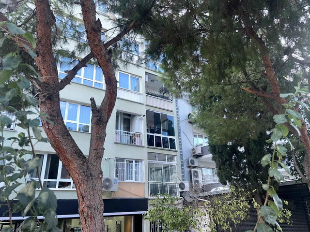 KARŞIYAKA ATATÜRK BULVARI ÜZERINDE, ÇIFT CEPHE, SATLIK BOŞ 3+1