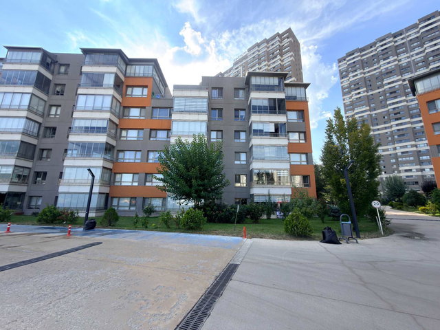 KAŞMİR GÖL EVLERİ’NDE 129 M² FERAH 2+1 KİRALIK DAİRE