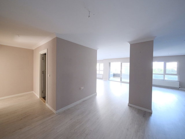 KAŞMİR GÖL EVLERİ’NDE 129 M² FERAH 2+1 KİRALIK DAİRE