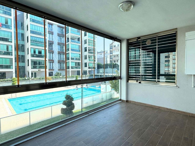 REMAX BEYAZ GEÇİTTE HAVUZLU SİTE İÇİNDE 3+1 BAKIMLI LÜKS DAİRE