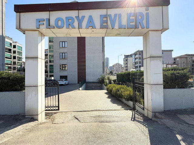 REMAX BEYAZ GEÇİTTE HAVUZLU SİTE İÇİNDE 3+1 BAKIMLI LÜKS DAİRE