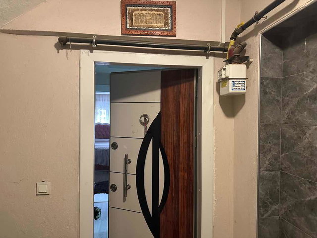 TORBALI KENT MERKEZİNDE NEZİH MAHALLEDE SATILIK GENİŞ 1+1