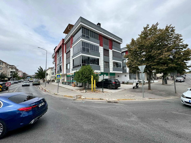 REMAX MİD'DEN BAHÇELİEVLER TEKNİK LİSE CADDESİ’NDE 205 M² BRÜT 4+1