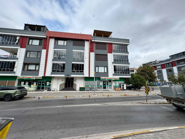 REMAX MİD'DEN BAHÇELİEVLER TEKNİK LİSE CADDESİ’NDE 205 M² BRÜT 4+1