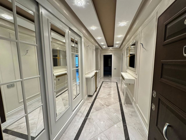 REMAX MİD'DEN BAHÇELİEVLER TEKNİK LİSE CADDESİ’NDE 205 M² BRÜT 4+1