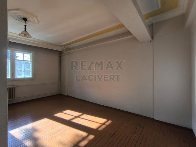 RE/MAX LACİVERT'TEN KAYAKYOLU'NDA KİRALIK 3+1 BODRUM KAT DAİRE