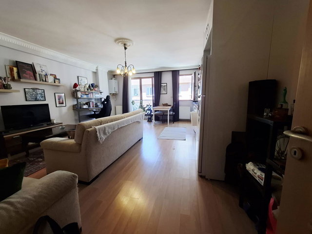 ŞIŞLI  HALİDE EDİP ADIVAR MAHALLESİ GENÇ BINADA  SATILIK 2+2 DAIRE